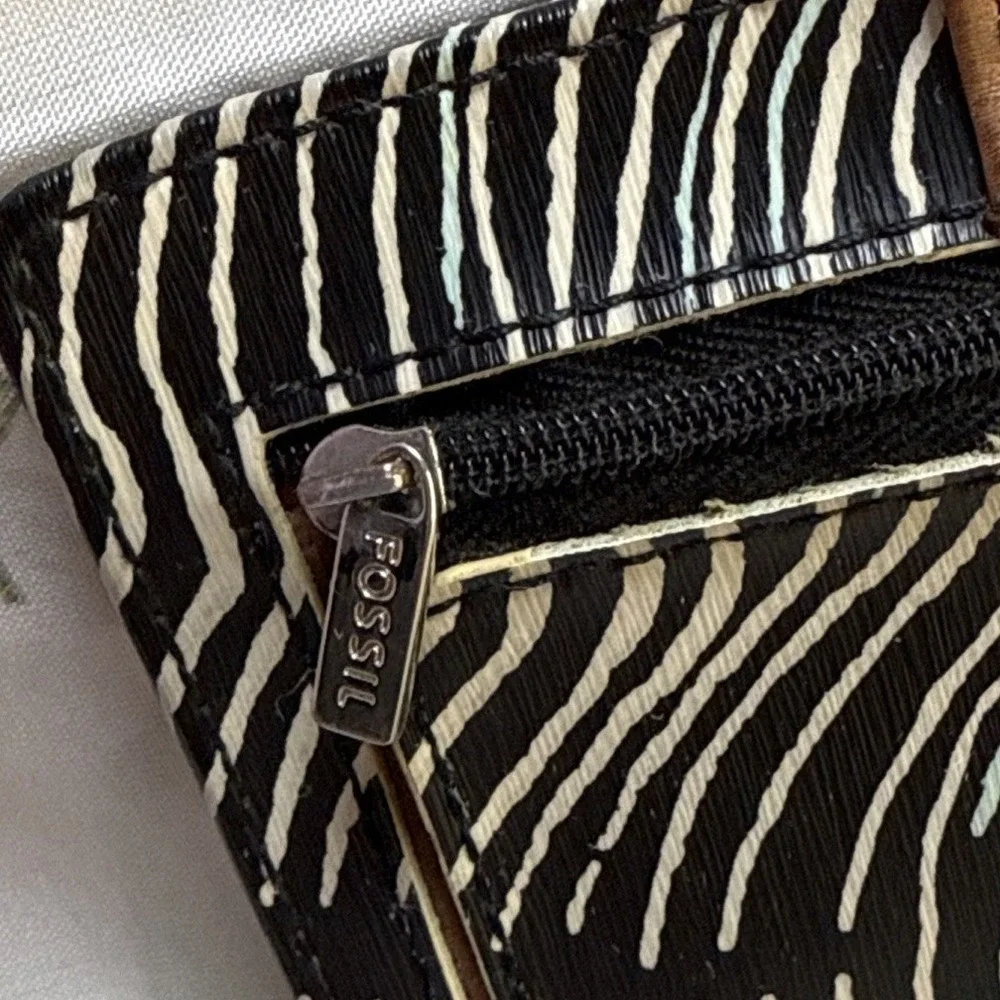 Fossil Women's Striped Leather Clutch Wallet Black White Brown Bifold 4x6